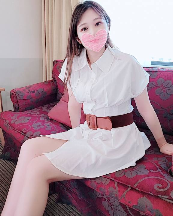 FC2PPV 4659466 [First shot] Beautiful and erotic beauty department store beauty staff. Mari *-chan, who has a dangerous feeling with tsundere, is inserted raw ~ It feels super good!! / Mari * (26 years old)